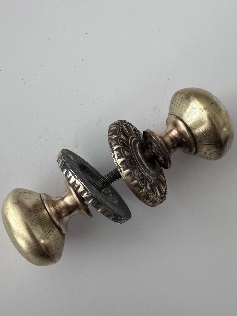 VINTAGE SMALL BRASS DOOR KNOB